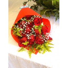 Ramo 12 Rosas Rojas con Papel Decorativo